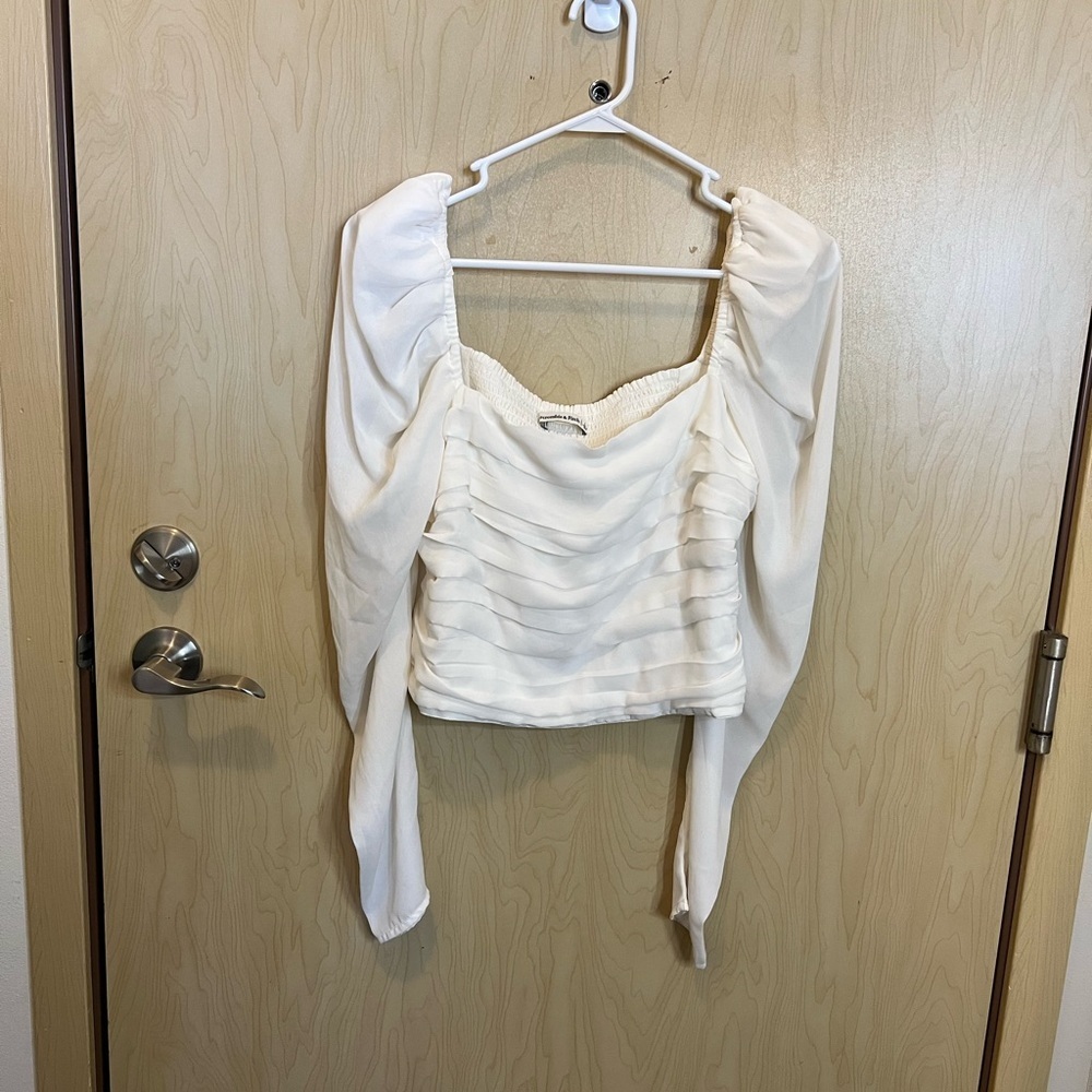 Abercrombie & Fitch white long sleeve blouse